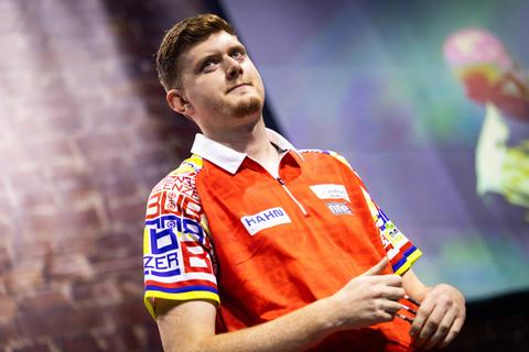 Super League Darts Niko Springer überzeugt an Tag eins